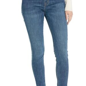 Amazon Essentials Women's Skinny Jeans in Blue